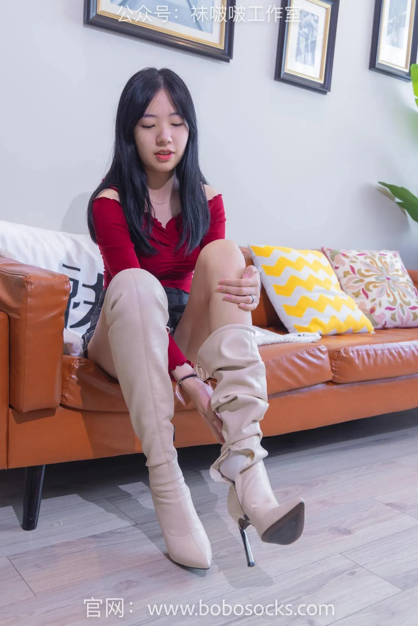 [BoBoSocks袜啵啵]NO.120 小甜豆-高跟长靴、白棉袜、裸足 [170P]插图2